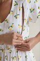 Těhotenské, kojící šaty Lovely Midi Dress White with Lemons SS
