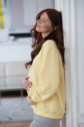 Těhotenská a kojící oversized mikina Milk It Easy Yellow